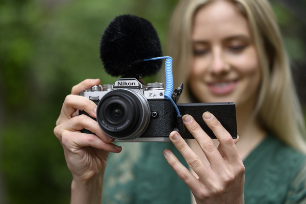 Nikon Z Fc, Kamera Mirrorless Canggih Bertampang Analog, Segini Harganya!