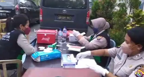 Kejar Target, Gerai Vaksin Merdeka di Lombok Timur Buka hingga Malam