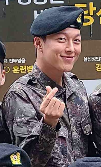 Foto Jang Ki Yong Wamil Beredar, Gagah Pakai Seragam Tentara