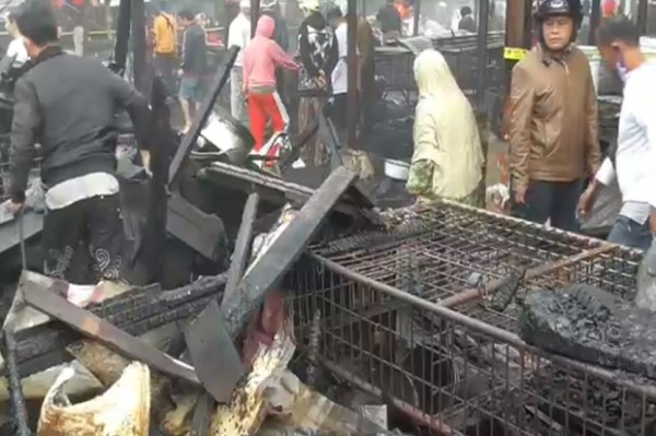 Kebakaran Hebat, 300 Kios Pasar Bawah Bukittinggi Ludes Jadi Arang
