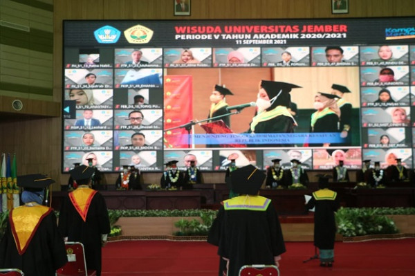 Lepas 88 Wisudawan, Ini Wejangan Rektor Universitas Jember