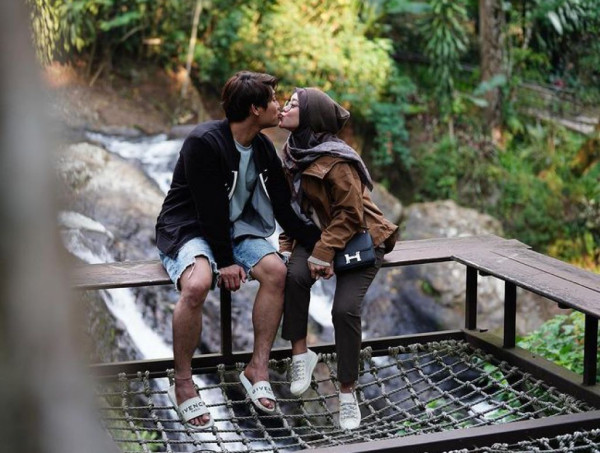 Lesti Kejora Pamer Foto Ciuman dengan Rizky Billar, Diingatkan Soal Dosa