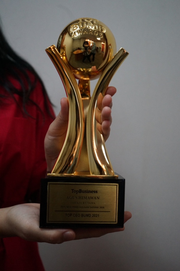 Sarana Jaya Raih Dua Penghargaan Ajang Bergengsi Top BUMD Awards 2021