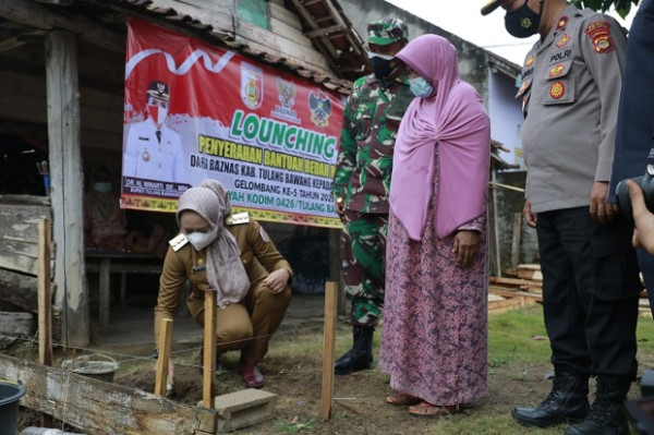 Bupati Winarti Meresmikan Bedah Rumah Warga Gelombang Ke-5