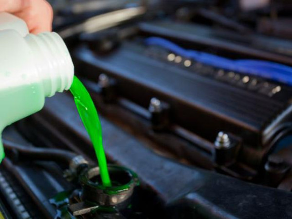 Temperatur Mobil Naik Tiba-tiba, Perhatikan 6 Penyebabnya!
