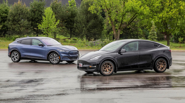 Jualan Mobil Listrik, Perseteruan Tesla dan Ford Memanas di China