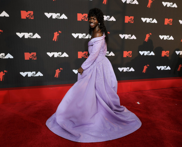 Pakai Gaun Transparan, Megan Fox Curi Perhatian di Red Carpet MTV VMA 2021