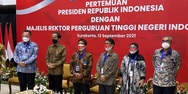 Cerita Jokowi Soal Mahasiswa UGM Dulu Sering Kena Hepatitis dan Tipes