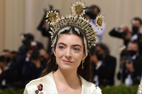 Intip Tampilan Istimewa Para Seleb Dunia di Met Gala 2021, dari Billie Eilish hingga Lil Nas X