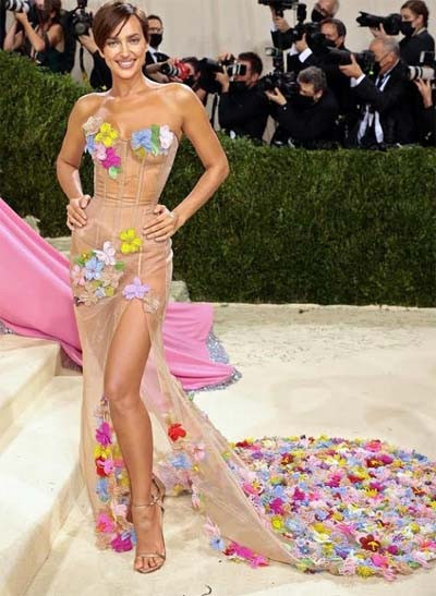 Met Gala 2021 Diwarnai Tren Gaun Transparan, Intip Para Selebriti yang Memakainya