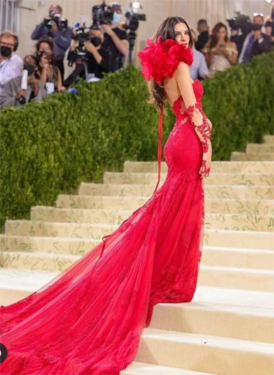 Met Gala 2021 Diwarnai Tren Gaun Transparan, Intip Para Selebriti yang Memakainya