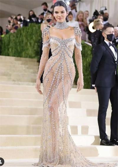 Met Gala 2021 Diwarnai Tren Gaun Transparan, Intip Para Selebriti yang Memakainya