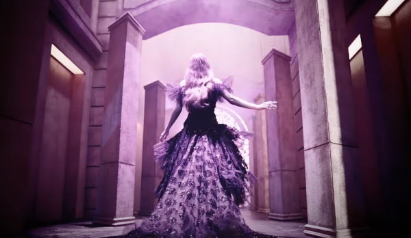 14 Kostum Lisa BLACKPINK dalam Video Musik 'LALISA' dan Nama Desainernya