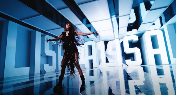14 Kostum Lisa BLACKPINK dalam Video Musik 'LALISA' dan Nama Desainernya