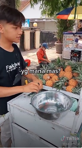 Viral Video Penjual Nanas Disebut Mirip Taeyong NCT