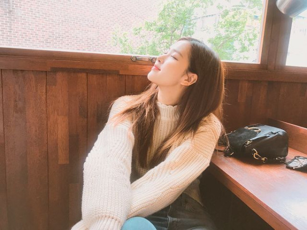 Inspirasi OOTD Rose BLACKPINK, Simpel tapi Tetap Kece!