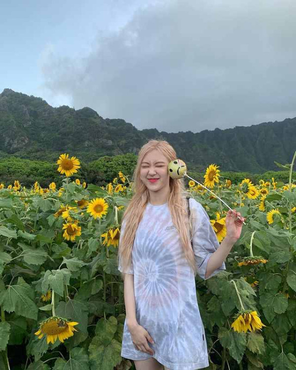 Inspirasi OOTD Rose BLACKPINK, Simpel tapi Tetap Kece!