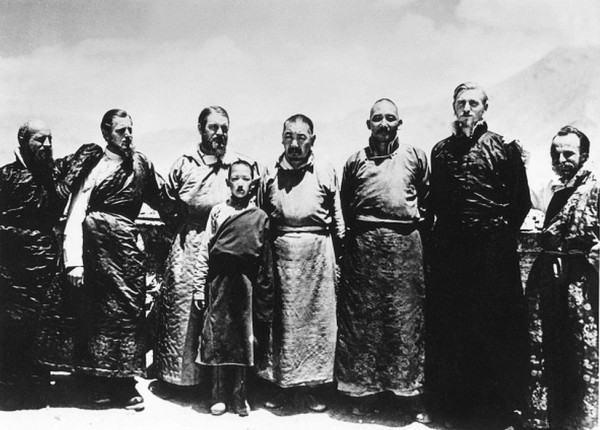 Cerita Nazi: Saat Hitler Mengirim Para Ilmuwan ke Himalaya Mencari Asal Ras Arya