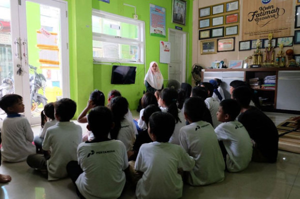 Pertamina Patra Niaga Regional Sulawesi Raih Dua Penghargaan CSR