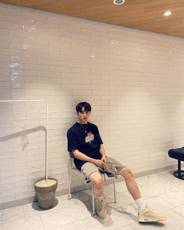 Potret Mark NCT Boyfriend Material, Pas Buat Bahan Halu!