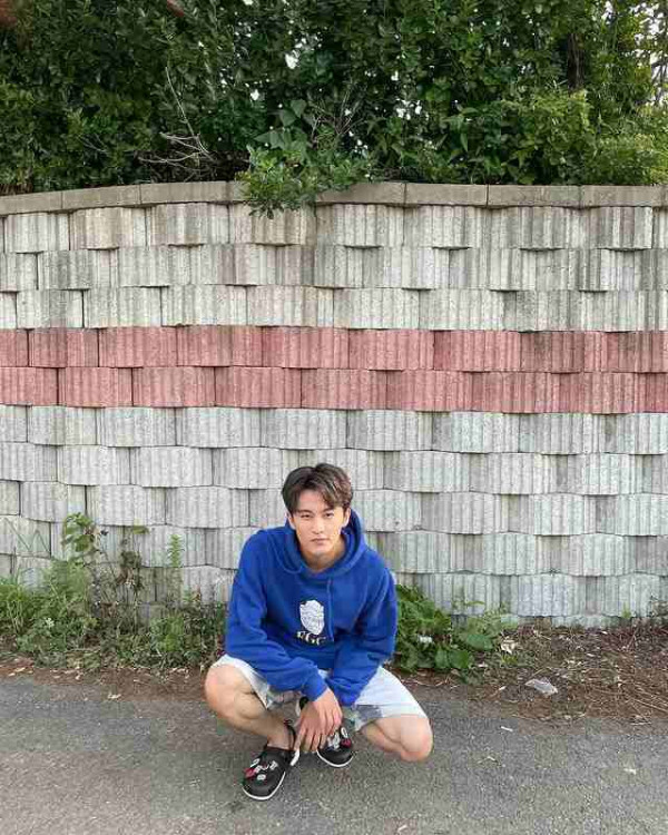 Potret Mark NCT Boyfriend Material, Pas Buat Bahan Halu!