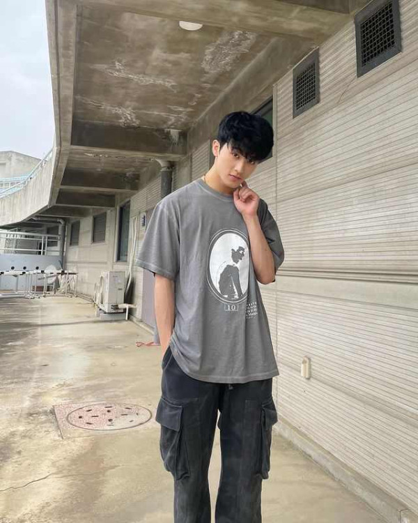 Potret Mark NCT Boyfriend Material, Pas Buat Bahan Halu!