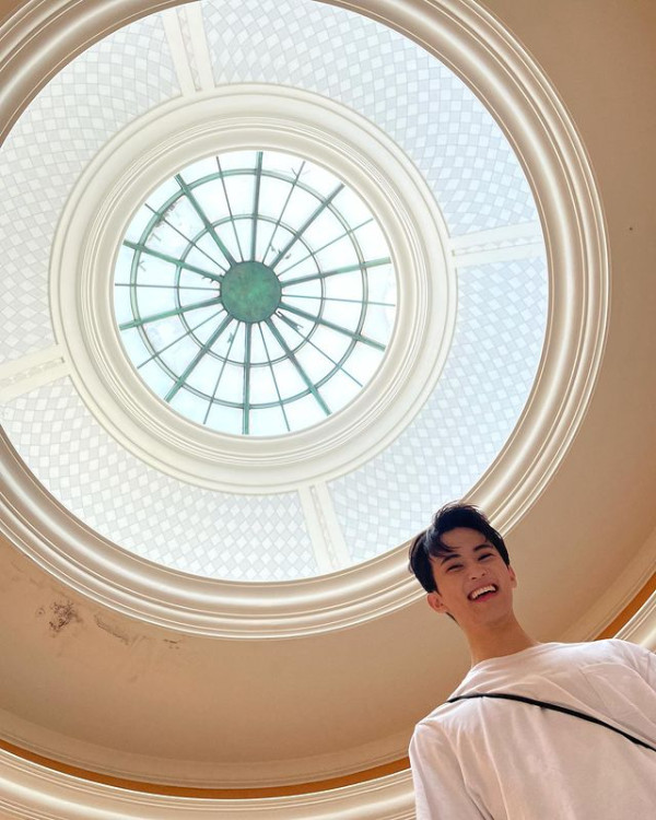 Potret Mark NCT Boyfriend Material, Pas Buat Bahan Halu!