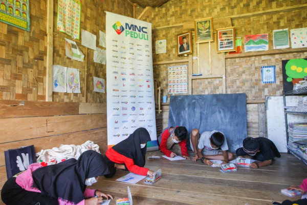 Latih Kreativitas, MNC Peduli Ajak Anak-Anak Kampung Cisadon Bogor Bermain Bersama