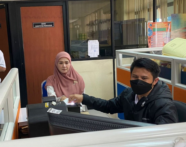 Mulan Jameela Ganti Foto KTP Jadi Berhijab di Dukcapil, Begini Penampilannya