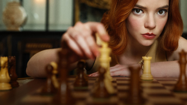 'The Queen Gambit' Dituntut Grand Master Perempuan karena Kalimat dalam Miniserinya