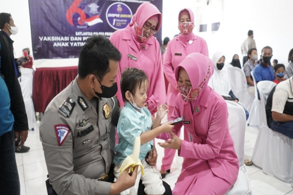 Tangis Pecah di Probolinggo, 59 Yatim Piatu Akibat COVID-19 Jadi Anak Asuh Polisi