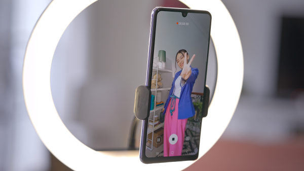 Penyanyi Anneth Delliecia Bagikan Tips Bikin Video Musik di Rumah
