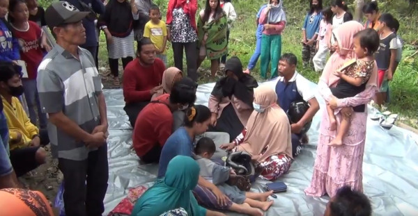 Mobil Terjun ke Sungai saat Menyeberang, 1 Keluarga Hilang