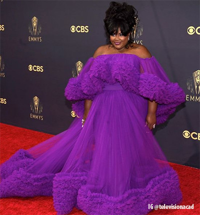Fashion Warna-warni di Gelaran Karpet Merah Emmy Awards 2021, Yuk Intip!