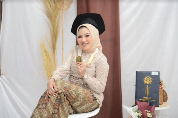 Kisah Yoanisa Nasution dari Pemulung, Sarjana hingga Jadi Pengusaha di Padangsidimpuan