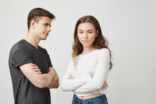 Sudah Curhat Masih Sesak? Kenali Bedanya Emotional Dumping dan Venting