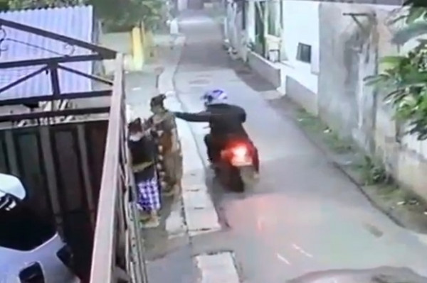 Viral Kalung Emak-emak Dijambret di Ciputat, Korban: Itu Kado Uang Tahun dari Anak