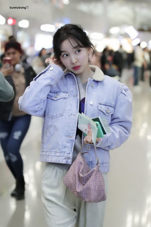 Sederet Airport Fashion Terestetis ala Nayeon TWICE
