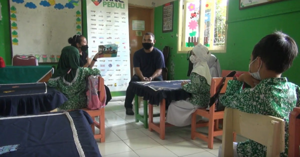 Kembangkan Kreativitas, MNC Peduli Ajak Anak-anak Desa Cipanas Bermain dan Belajar
