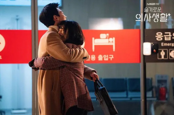 5 Nasihat Percintaan dari Drama 'Hospital Playlist'