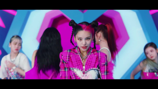 Makna Lagu ITZY 'LOCO', Jatuh Cinta Seperti Naik Roller Coaster