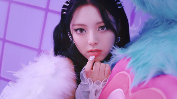 Makna Lagu ITZY 'LOCO', Jatuh Cinta Seperti Naik Roller Coaster