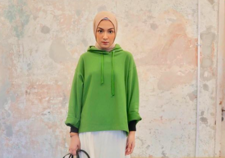 5 Gaya Hijab untuk Traveling, Ini Inspirasi OOTD ala Arafah Rianti hingga Bella Attamimi