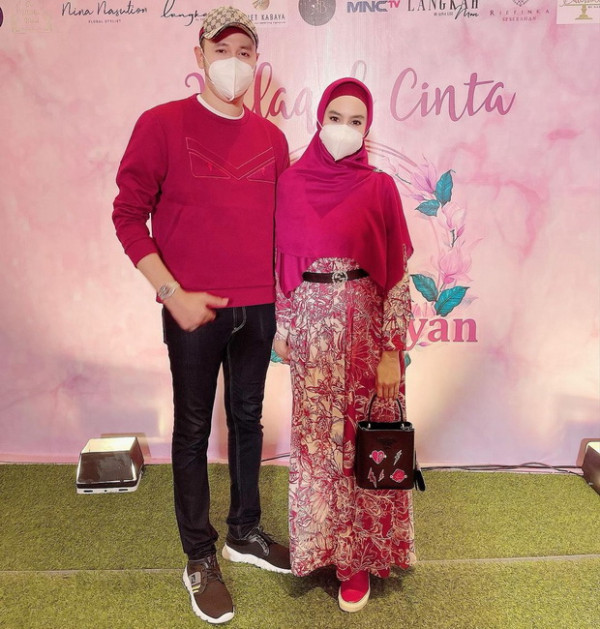 Suami Kartika Putri Dinilai Salah Kostum saat Hadiri Lamaran Ria Ricis