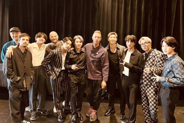 Makna Lagu 'My Universe' ColdplayXBTS, Tetap Bucin dan Lawan Rintangan!