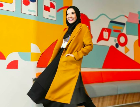 5 Gaya Hijab untuk Traveling, Ini Inspirasi OOTD ala Arafah Rianti hingga Bella Attamimi