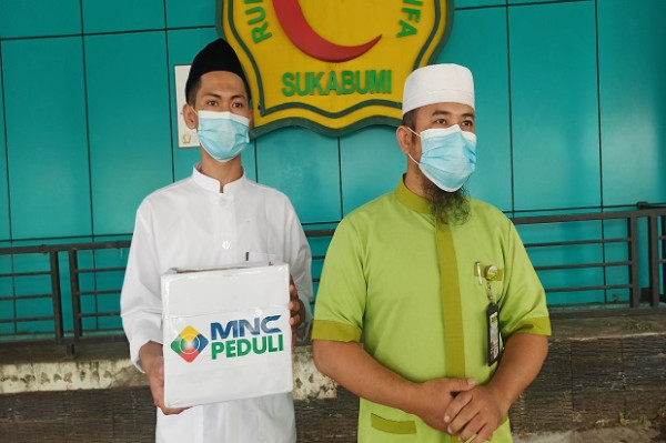 Putus Rantai Penularan COVID-19, MNC Peduli Bersama Relawan Salurkan Masker di Sukabumi