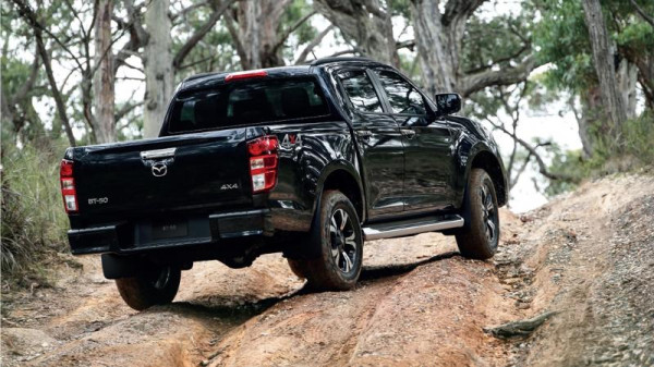 Gendong Mesin Isuzu D-MAX, Mazda BT-50 Bikin Gerah Toyota Hilux