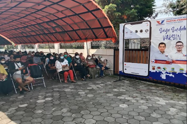 Puas dan Senang, Warga Puji Vaksinasi Massal DPW Partai Perindo Jabar