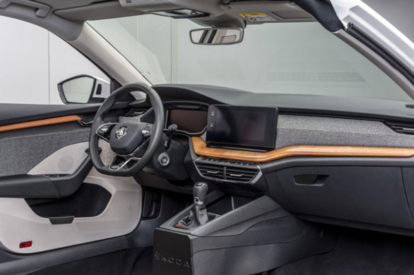 Keren, Perusahaan Mobil Ceko Buat Bahan Interior Mobil dari Alang-alang